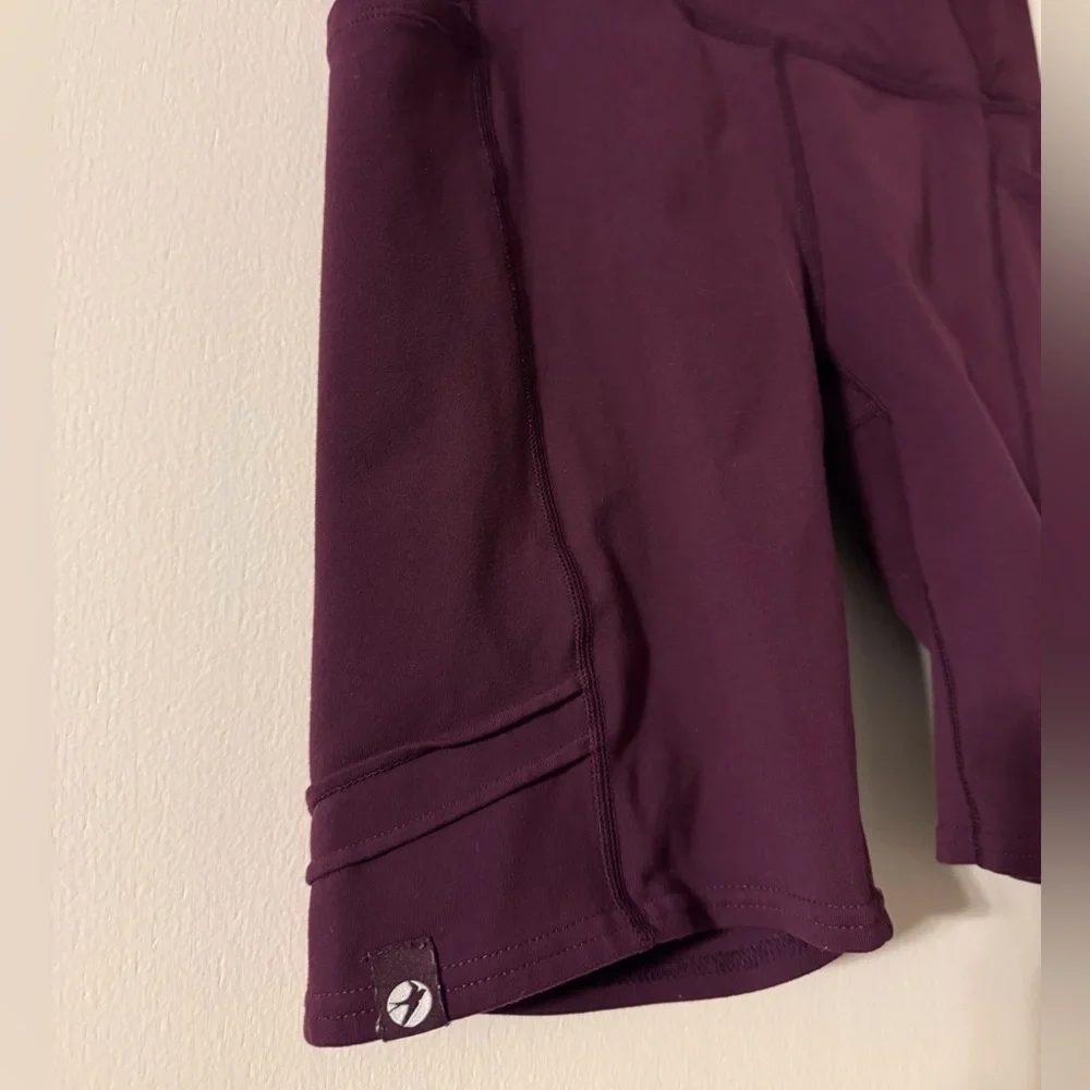 Oiselle Mid Length pocket jogger shorts. Empire Size 6. - Picture 2 of 4
